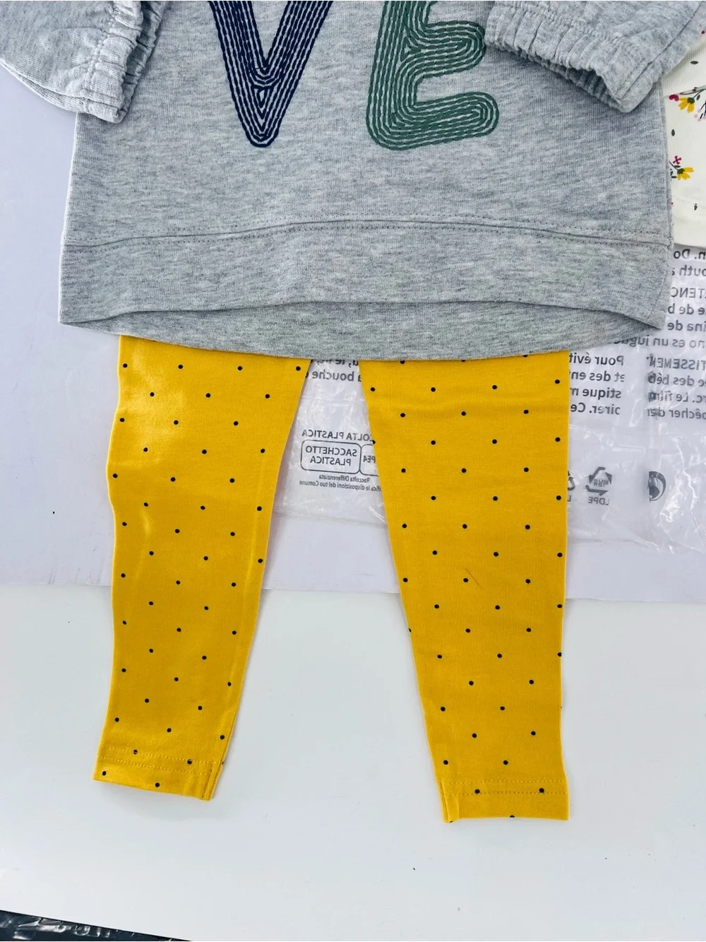 Simple Joys by Carter's 4 piece Playwear Set new with packaging size 2T